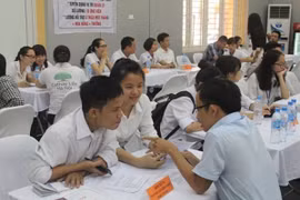 Tưng bừng ngày hội việc làm