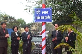 Lễ gắn biển tên phố Trần Kim Xuyến