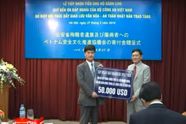 Tiếp nhận tiền ủng hộ của Hiệp hội thúc đẩy giao lưu văn hóa an toàn Nhật