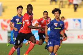 Vòng 2 V-League: Xa nhà, Công Phượng "cóng", HAGL lập tức thua