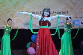 Nữ sinh Đại học Quốc gia khoe tài hết cỡ, khán giả mãn nhãn