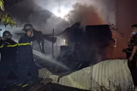 Khẩn trương điều tra nguyên nhân cháy trong đêm tại huyện Đan Phượng