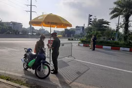 [Clip] Hình ảnh ngày đầu lực lượng Công an triển khai kiểm soát chặt các chốt theo phân vùng "Xanh, cam, đỏ"