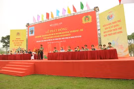  Công an Hà Nội tham gia Cuộc vận động “Toàn dân rèn luyện thân thể theo gương Bác Hồ vĩ đại" 