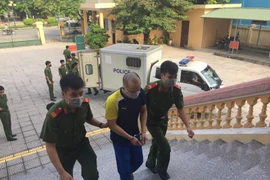 “Trùm” ma túy cất giấu 107 bánh heroin trong cốp xe ô tô