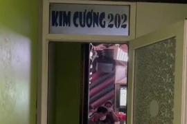 Im lặng bất thường trong phòng hát “kim cương 202” 