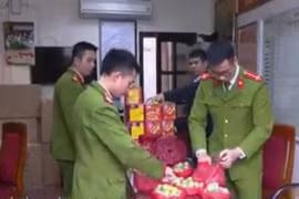 Tạm giữ hình sự đối tượng vận chuyển pháo trái phép 