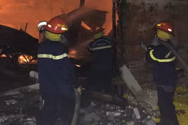 Dập tắt đám cháy tại Công ty nhựa Hải Hà