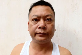 Hàn 3 lớp cửa sắt kiên cố để tổ chức đánh bạc vẫn không thoát 