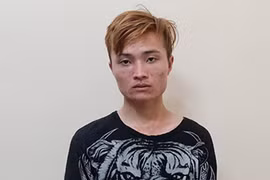 Bắt tên cướp manh động dùng dao khống chế người đi đường