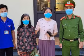 Công an xã Mai Lâm giúp cụ bà đi lạc tìm được người thân 