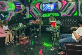 Nhóm thanh niên và chủ quán 'hát' bị phạt 37 triệu đồng 