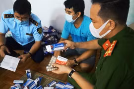 Phát hiện, thu giữ hàng trăm hộp thuốc điều trị Covid-19 không rõ nguồn gốc 