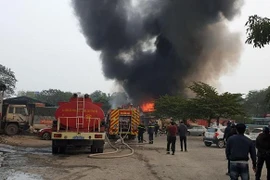 Kịp thời ngăn chặn đám cháy trong khu Linh Đàm 