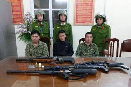 Bắt quả tang 3 đối tượng tàng trữ, sử dụng trái phép vũ khí 