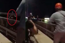 Hy hữu cô gái “ngã” từ trên cầu Nhật Tân xuống sông Hồng vẫn bơi được vào bờ 