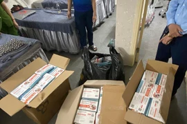 [Clip] Đột kích cơ sở kinh doanh, phát hiện, thu giữ trên 2.000 que thử Covid-19 không rõ nguồn gốc