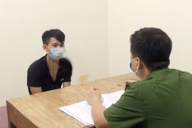 Nam thanh niên chuốc rượu 2 cô gái say mềm rồi giở trò... 