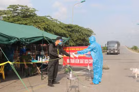 Mua giấy xét nghiệm Covid- 19 giả để “thông chốt” 
