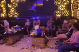Phát hiện 18 người dương tính với ma túy trong quán karaoke 