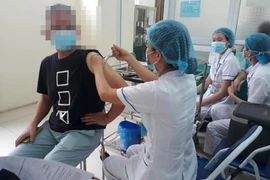 Các chuyên gia nước ngoài đều đã tiêm vaccine phòng Covid-19 