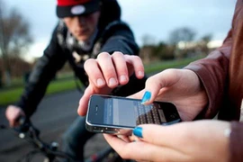 Tìm người biết việc