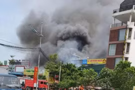 Kịp thời dập tắt đám cháy tại quán vịt nướng