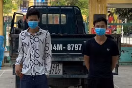 Cưỡng chế 2 đối tượng F1 chống đối không đi cách ly