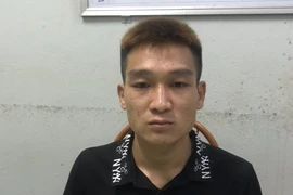 Lộ diện tên cướp bịt mặt đi xe máy không biển số 