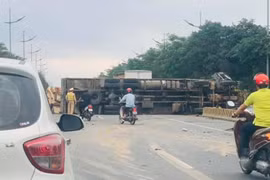 Lái xe tử vong trong chiếc ôtô bốc cháy trên đường Võ Nguyên Giáp