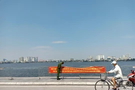 Tăng cường tuyên truyền, xử lý vi phạm liên quan đến Covid-19 ven hồ Tây