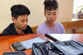 Nghiện chơi điện tử xèng, hai sinh viên rủ nhau cướp giật tài sản 