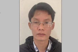 Bịt kín mặt, dâm ô với bé gái 11 tuổi