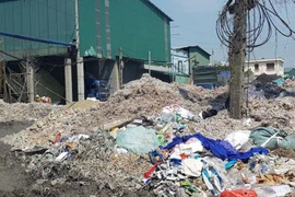 Cần xử lý nghiêm các cơ sở sản xuất, tái chế giấy xả thải gây ô nhiễm môi trường 