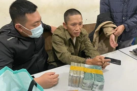 Nghẹt thở truy đuổi đối tượng mang theo 4 bánh heroin và 2 kg ma tuý đá