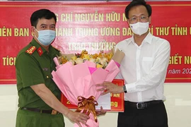 Khen thưởng tập thể khám phá nhanh vụ trọng án 