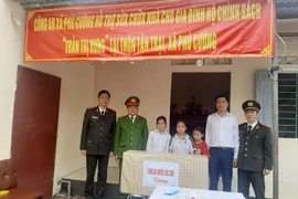 Hỗ trợ sửa chữa, nâng cấp nhà giúp hộ gia đình nghèo ở huyện Sóc Sơn 