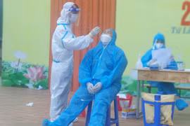 Thu hẹp “vùng đỏ”, “vùng da cam” bảo vệ an toàn “vùng xanh” bằng "thần tốc" tiêm vaccine