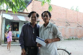 Nhiều nhà hảo tâm tặng quà cháu bé 7 tuổi rơi xuống giếng sâu