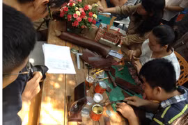 Sống chậm giữa chợ đồ da chế tác