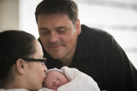 Cưới chồng, sinh con trong một ngày