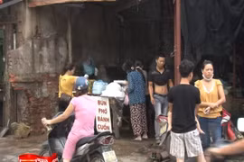 Lực lượng chức năng giải tỏa chợ Cầu Lủ 
