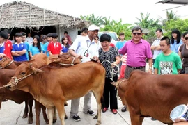 Món quà ý nghĩa với nhóm trẻ nghèo, khuyết tật