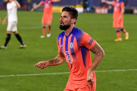 Ghi 4 bàn, Giroud lập kỳ tích ở Champions League