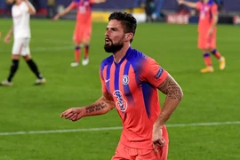 Ghi 4 bàn, Giroud lập kỳ tích ở Champions League