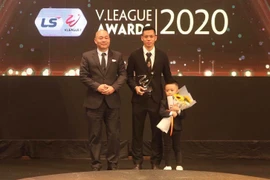 Vượt qua Quang Hải, Văn Quyết xuất sắc nhất V-League 2020