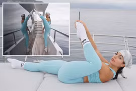 Bạn gái Ronaldo khoe dáng táo bạo trên du thuyền