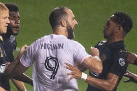 Đá hỏng 11m, Gonzalo Higuain ra mắt tệ hại ở Mỹ