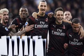 Ibrahimovic chơi trội, tặng đồng đội món quà cực chất