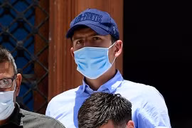 Harry Maguire được thả với sống mũi bầm tím